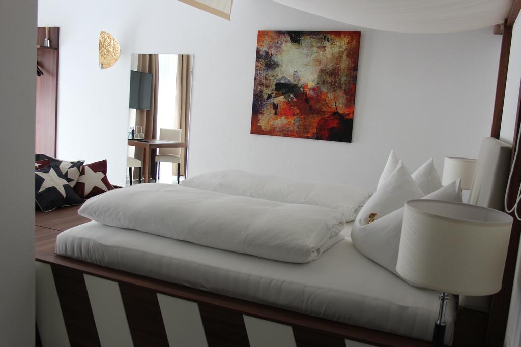 Hotel Schmales Haus อูล์ม ภายนอก รูปภาพ