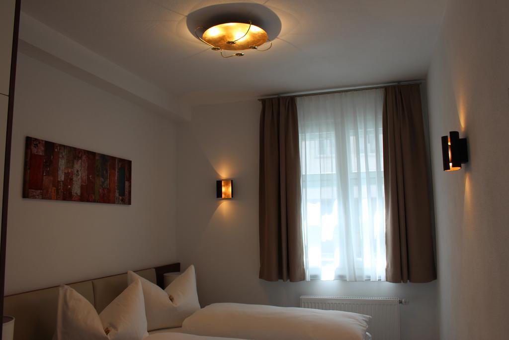 Hotel Schmales Haus อูล์ม ภายนอก รูปภาพ