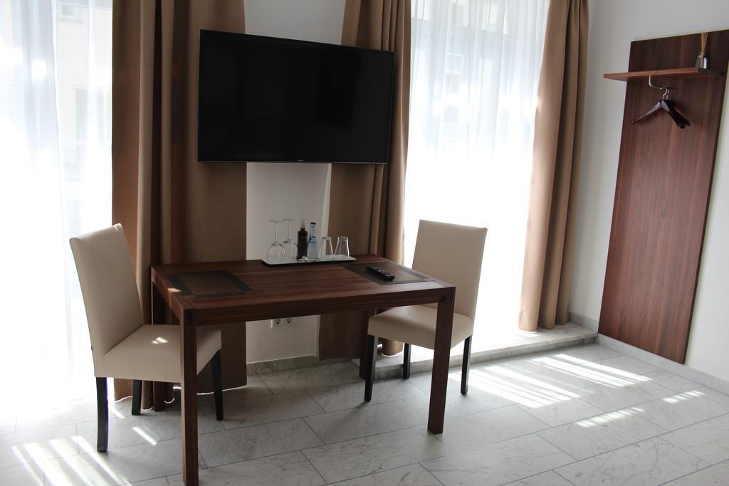 Hotel Schmales Haus อูล์ม ภายนอก รูปภาพ